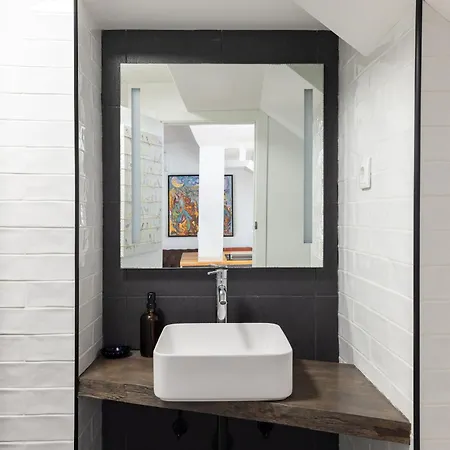 Historical Gem In Bairro Alto 리스본