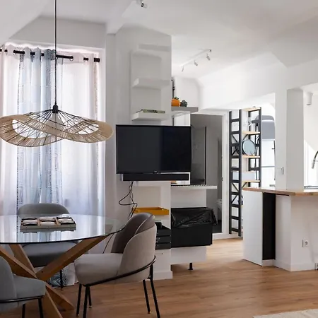 Historical Gem In Bairro Alto Apartament Lizbona